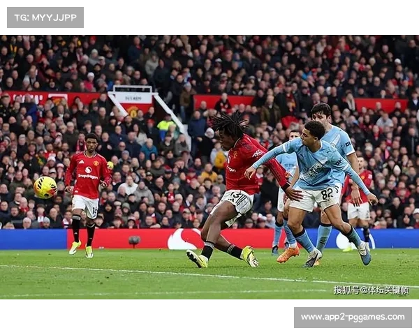 曼联年轻中卫海文、约罗迪拜加练：为跻身红魔首发阵容全力冲刺